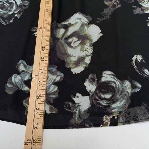 VIOLET + CLAIRE dark floral sleeveless round neck top office date night dressy - Picture 11 of 12